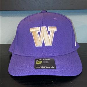 NWT- Nike Washington Huskies hat